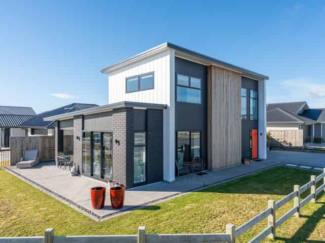 37 Maunganamu Drive, Wharewaka