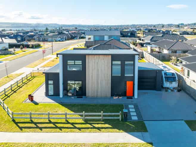 37 Maunganamu Drive, Wharewaka