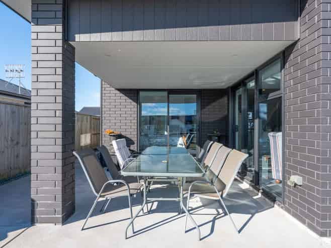 37 Maunganamu Drive, Wharewaka