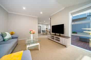3/113 Moorefield Road, Johnsonville