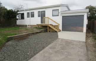 80 a Triangle Road, Massey
