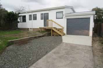 80 a Triangle Road, Massey