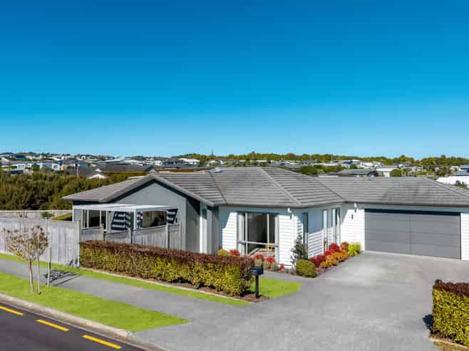 24 Marine Garden Crescent, Beachlands