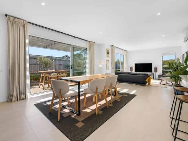 24 Marine Garden Crescent, Beachlands