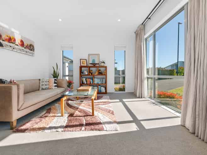 24 Marine Garden Crescent, Beachlands