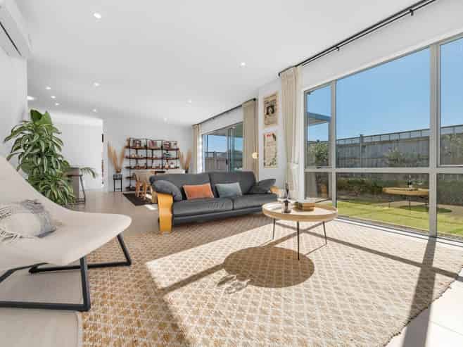 24 Marine Garden Crescent, Beachlands