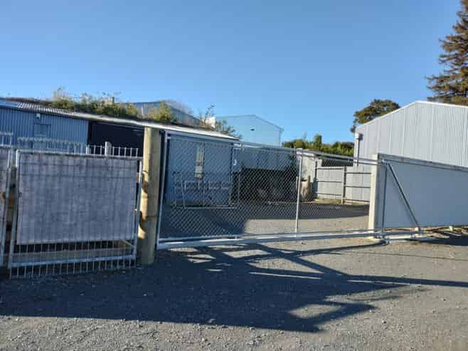 Storage shed and yard space for lease