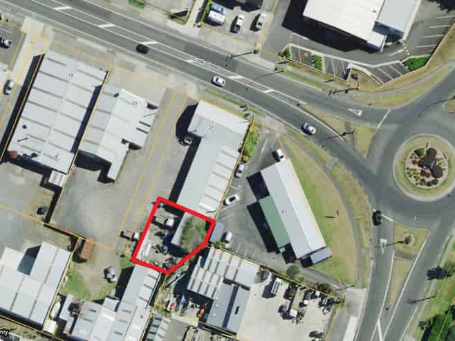 Storage shed and yard space for lease
