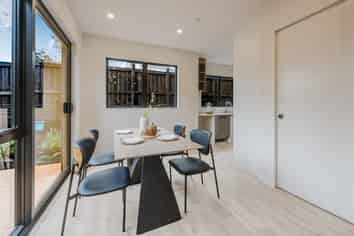 4/10 Sandgate Avenue, Botany Downs