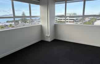 Takapuna Office with Harbour Views | 362 m2