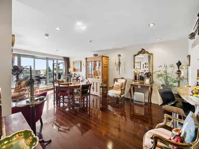 4B/10 Augustus Terrace, Parnell