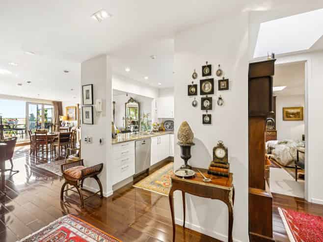 4B/10 Augustus Terrace, Parnell