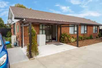 2 Dickson Crescent , Hornby