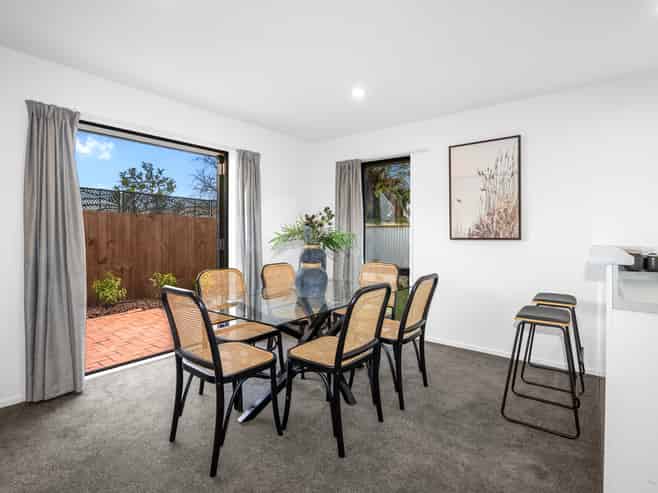 111a Edgeware Road, Saint Albans