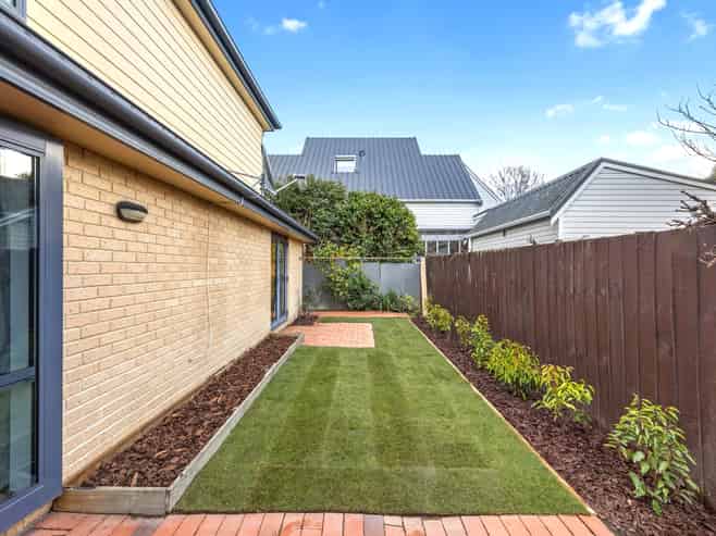 111a Edgeware Road, Saint Albans