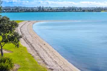 2/42 Bramley Drive, Farm Cove
