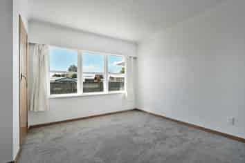 702E Park Road South, Akina