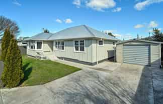 702E Park Road South, Akina