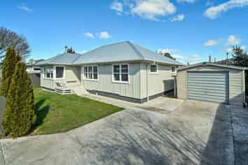 702E Park Road South, Akina