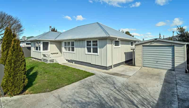 702E Park Road South, Akina