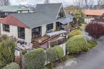 7 Yellowstone Crescent, Burwood