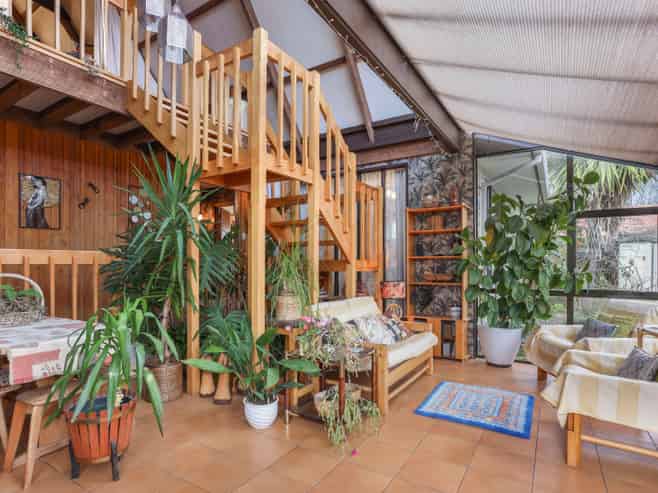 7 Yellowstone Crescent, Burwood