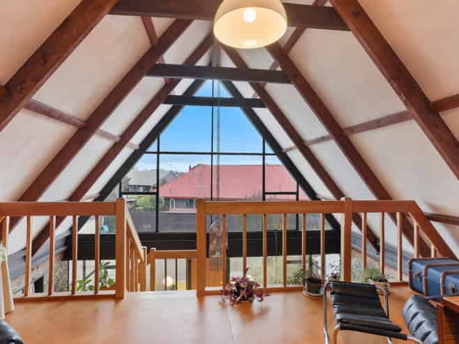 7 Yellowstone Crescent, Burwood