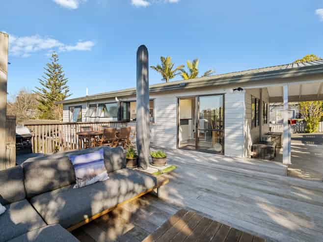 2/15 Dobell Road, Stanmore Bay