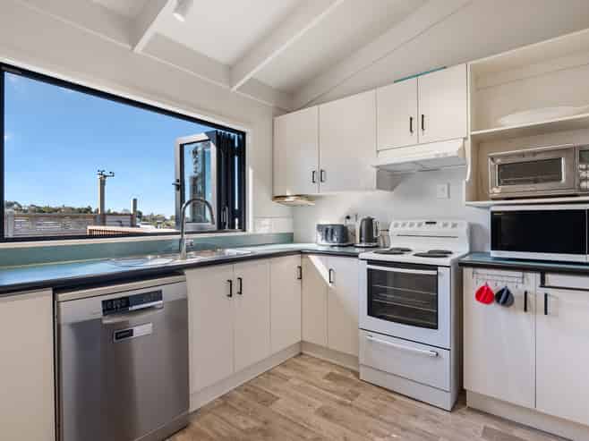 2/15 Dobell Road, Stanmore Bay