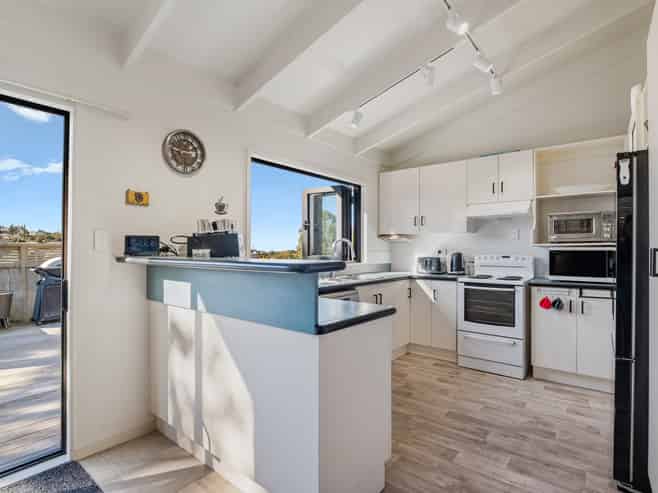 2/15 Dobell Road, Stanmore Bay