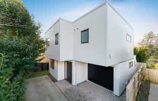22E Aorangi Place, Birkenhead