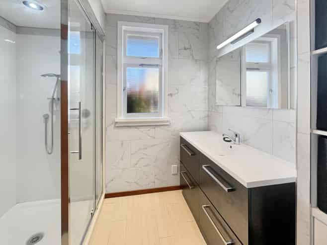 5 Featherston Street, Takaro