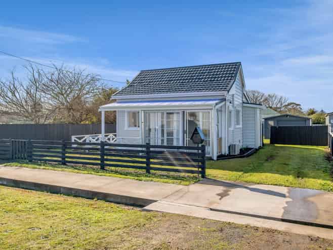 82 Railway Street, Eltham
