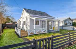 82 Railway Street, Eltham