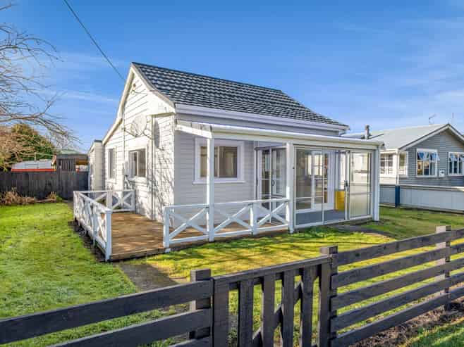 82 Railway Street, Eltham