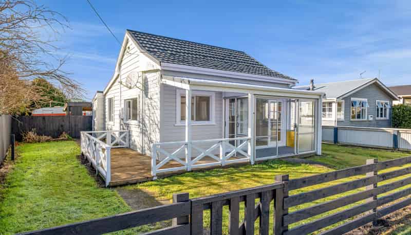 82 Railway Street, Eltham