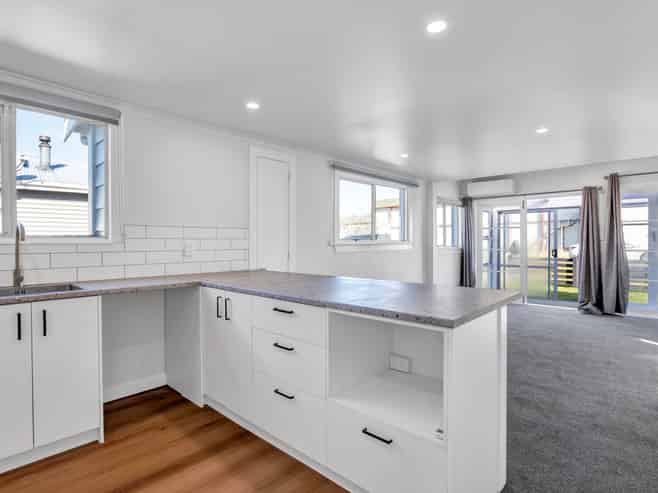 82 Railway Street, Eltham