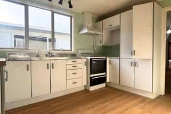 73 Great North Road, Kamo