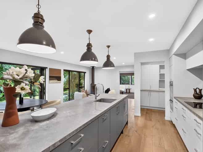 20B Cambridge, Riverhead