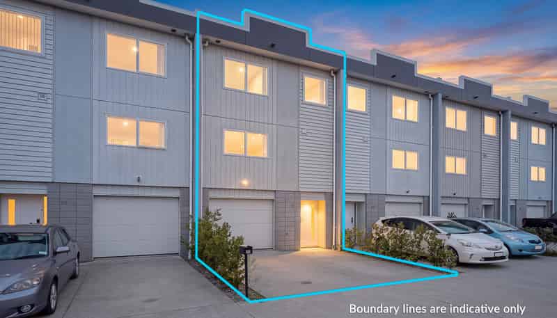 77 Bordeaux Parade, Te Atatu South