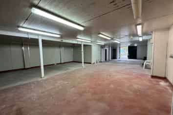 INSULATED WAREHOUSE WITH OPTIONAL COLD STORAGE
