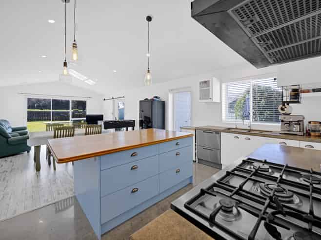 2 Mercade Close, Stratford