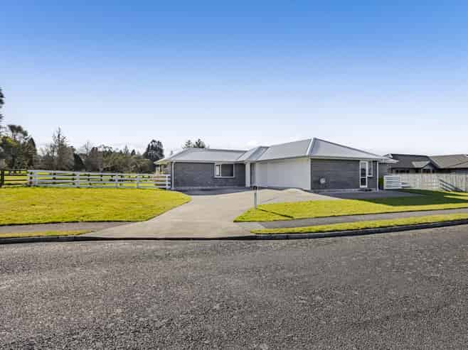 2 Mercade Close, Stratford