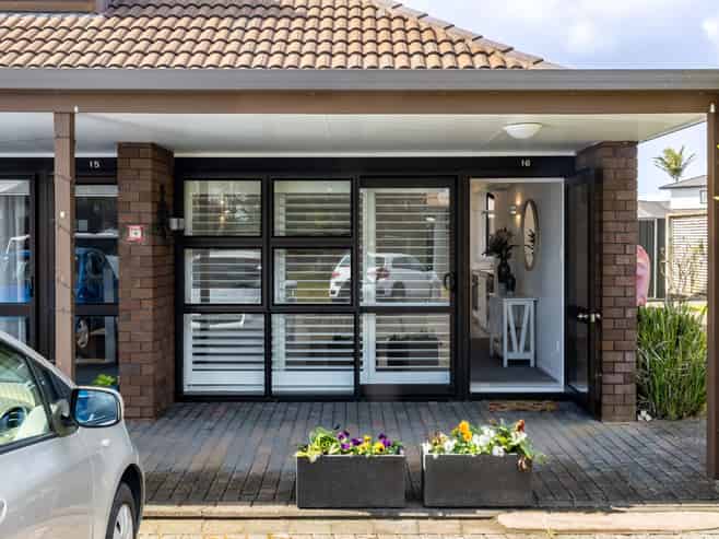 16/327 Hobsonville Road, Hobsonville