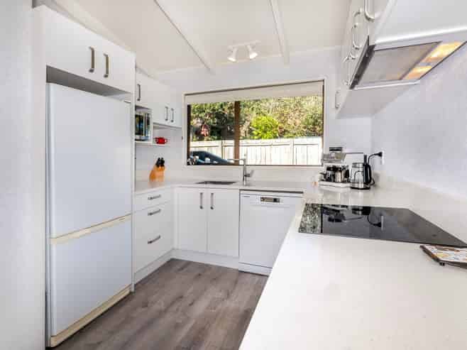 6 The Glebe, Coastlands