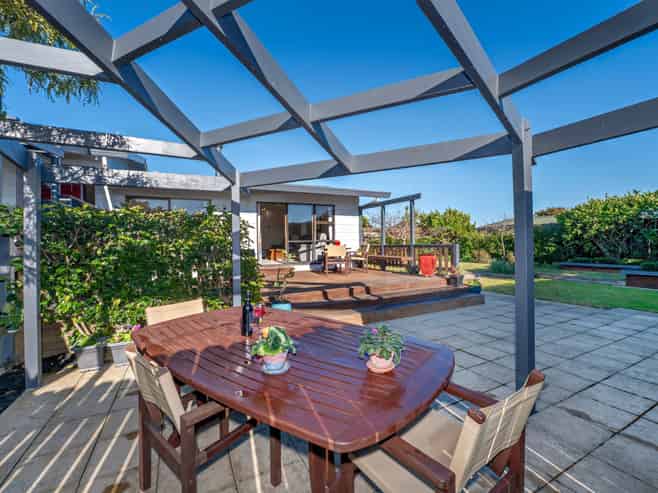 6 The Glebe, Coastlands
