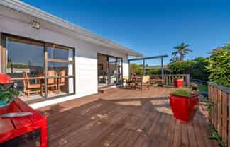 6 The Glebe, Coastlands