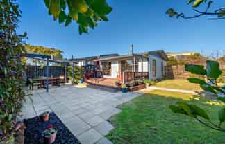 6 The Glebe, Coastlands