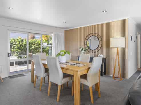 18 Coprosma Crescent, Waipahihi