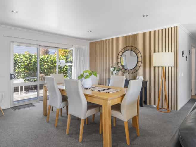 18 Coprosma Crescent, Waipahihi